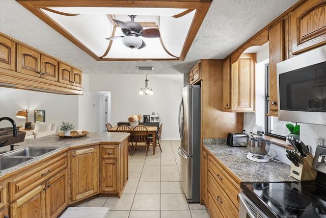 807 N HOLLYWOOD CIRCLE, Crystal River, FL 34429