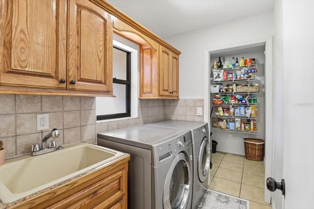 807 N HOLLYWOOD CIRCLE, Crystal River, FL 34429