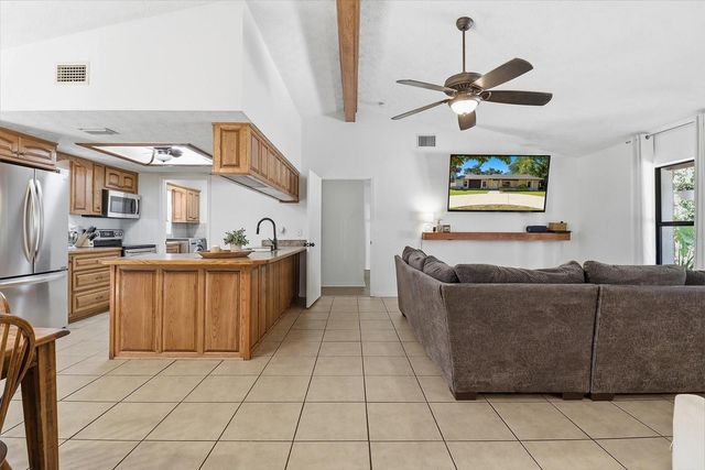 807 N HOLLYWOOD CIRCLE, Crystal River, FL 34429