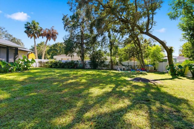 807 N HOLLYWOOD CIRCLE, Crystal River, FL 34429