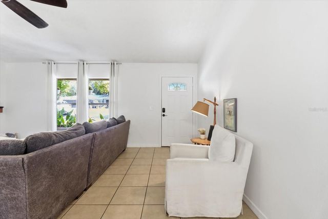 807 N HOLLYWOOD CIRCLE, Crystal River, FL 34429