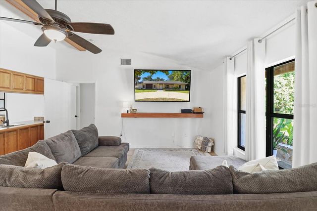 807 N HOLLYWOOD CIRCLE, Crystal River, FL 34429