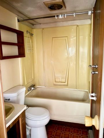 836 Forest Park Avenue, Middletown, RI 02842