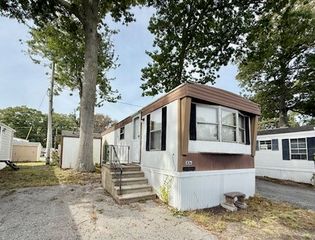 836 Forest Park Avenue, Middletown, RI 02842