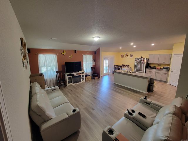 27 Curly Leaf Lane, Conway, AR 72032