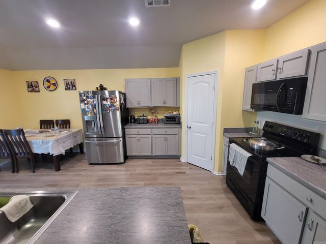 27 Curly Leaf Lane, Conway, AR 72032