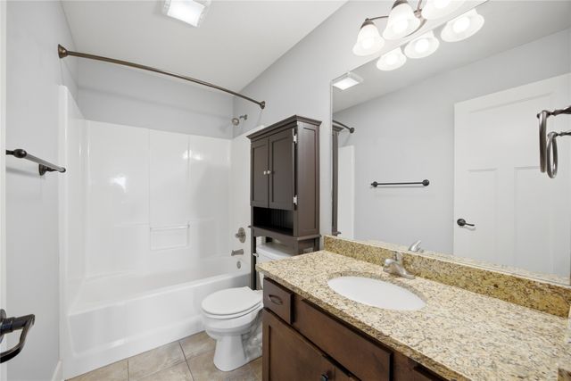 4455 NW 165th Street, Clive, IA 50325
