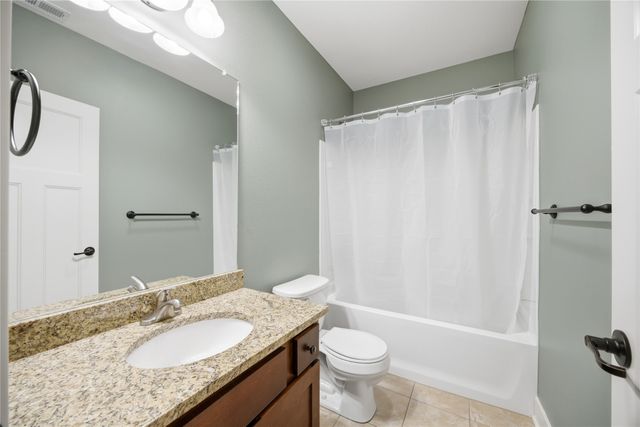 4455 NW 165th Street, Clive, IA 50325
