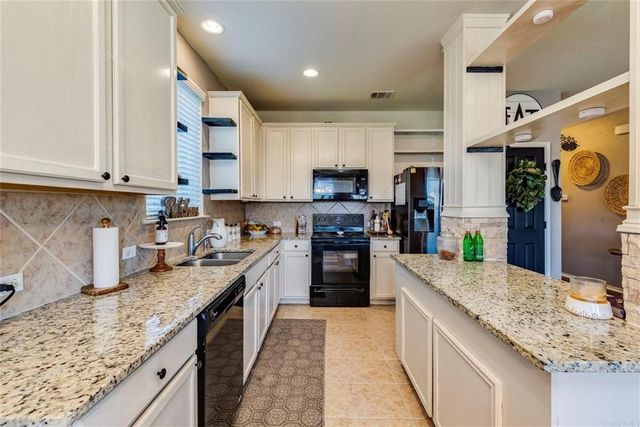 124 Thrasher CV, Leander, TX 78641