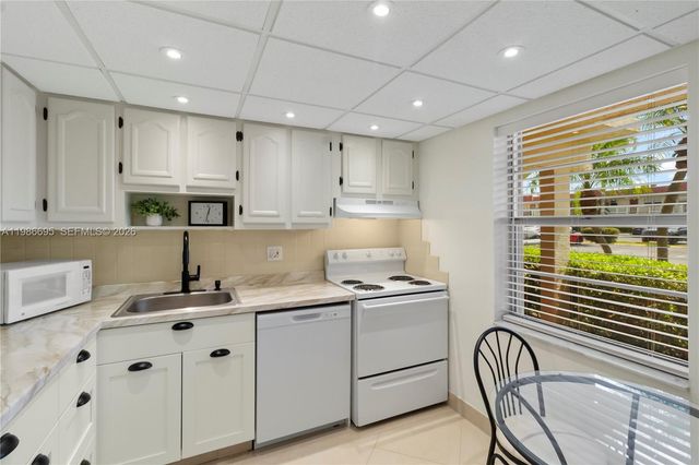 3 Abbey Ln 101, Delray Beach, FL 33446