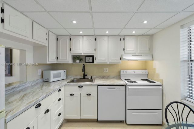 3 Abbey Ln 101, Delray Beach, FL 33446