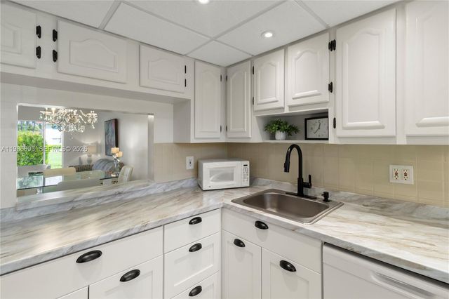 3 Abbey Ln 101, Delray Beach, FL 33446