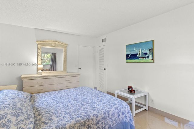 3 Abbey Ln 101, Delray Beach, FL 33446