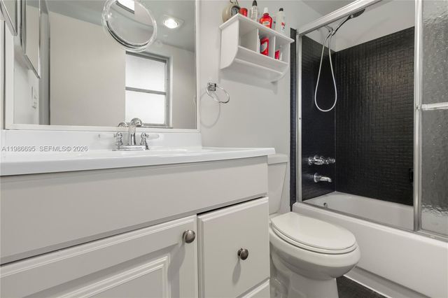 3 Abbey Ln 101, Delray Beach, FL 33446