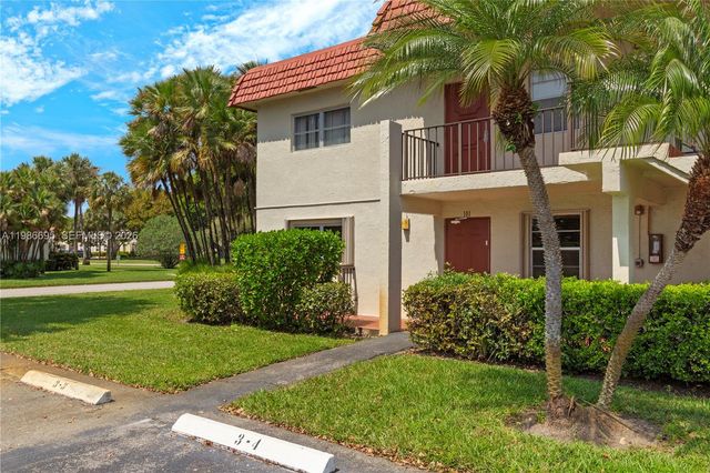3 Abbey Ln 101, Delray Beach, FL 33446