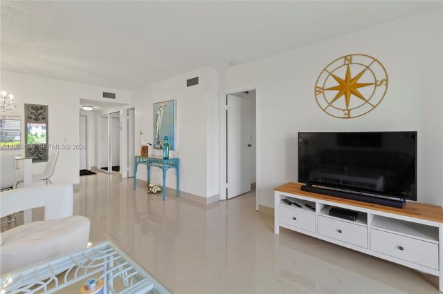 3 Abbey Ln 101, Delray Beach, FL 33446