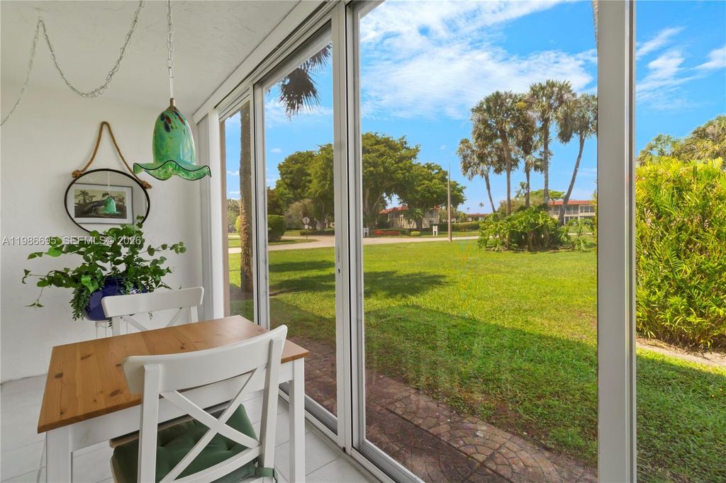 3 Abbey Ln 101, Delray Beach, FL 33446