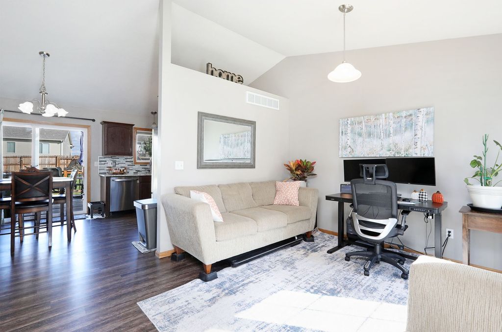 3417 E 53rd Court, Des Moines, IA 50317