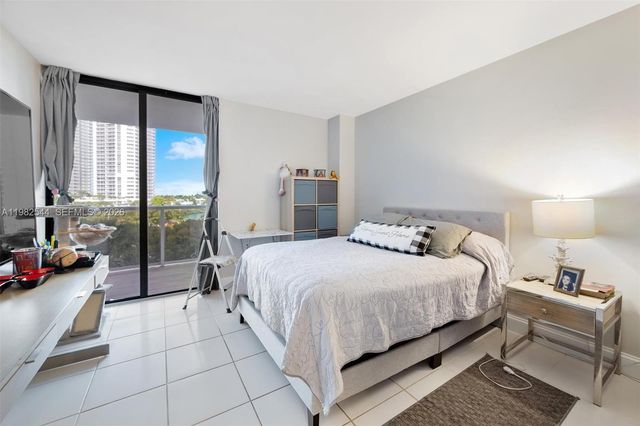 3731 N Country Club Dr 521, Aventura, FL 33180