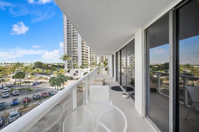 3731 N Country Club Dr 521, Aventura, FL 33180