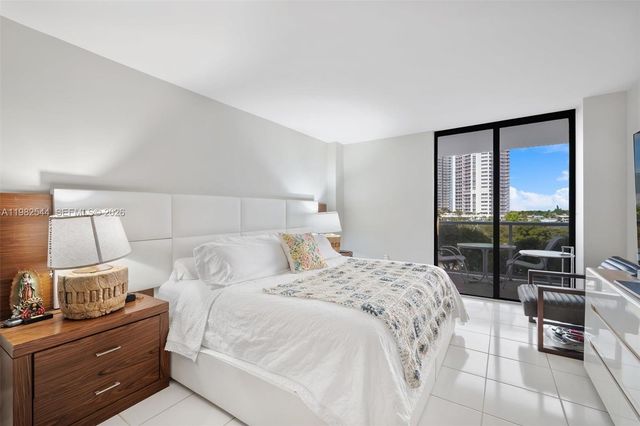 3731 N Country Club Dr 521, Aventura, FL 33180