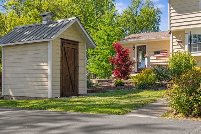 9909 Winn Road, Spring Grove, IL 60081