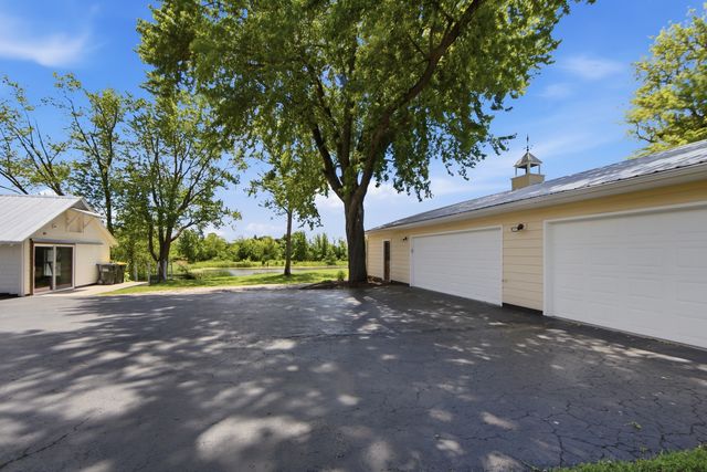 9909 Winn Road, Spring Grove, IL 60081