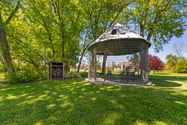 9909 Winn Road, Spring Grove, IL 60081