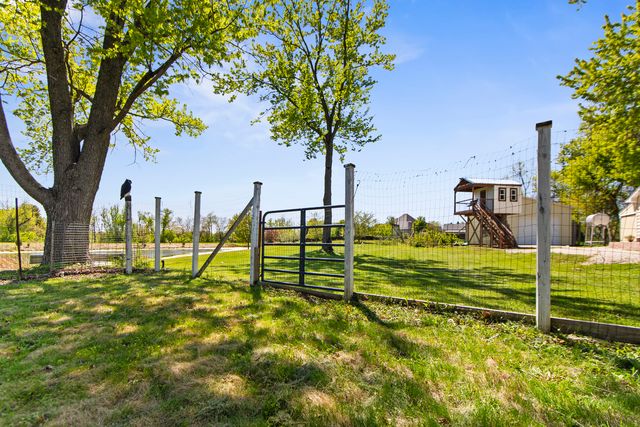 9909 Winn Road, Spring Grove, IL 60081