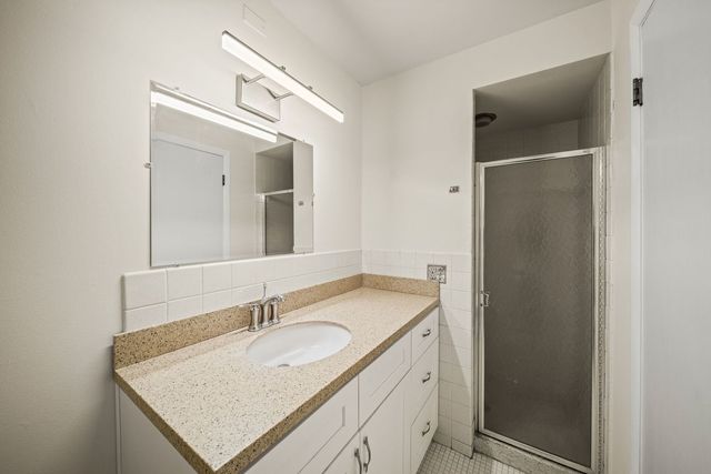 5975 N Odell Avenue 5C, Chicago, IL 60631