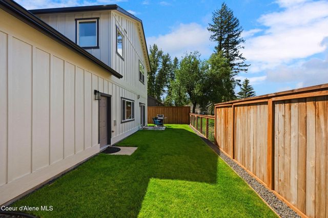 140 Madera DR, Sandpoint, ID 83864