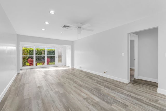 13984 Via Flora D, Delray Beach, FL 33484