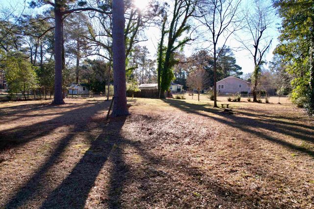 517 Singleton Ave, Kingstree, SC 29556