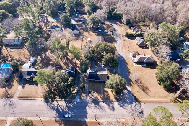 517 Singleton Ave, Kingstree, SC 29556