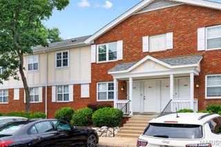 8913 North Swan Circle, St Louis, MO 63144