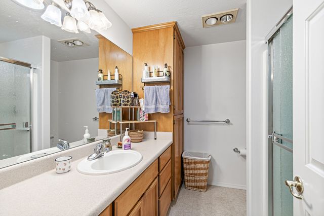 130 Rhonda Lane, Phoenix, OR 97535