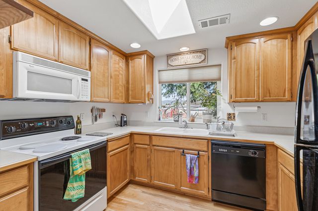 130 Rhonda Lane, Phoenix, OR 97535