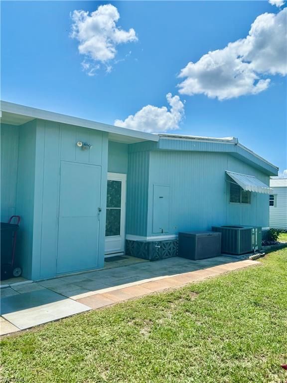 557 Peace Lake CT, NORTH FORT MYERS, FL 33917 — photo 4
