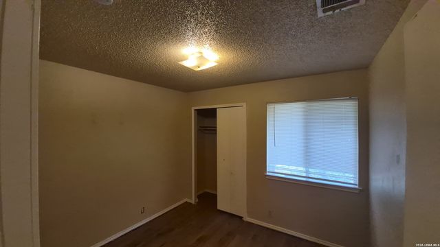 5201 Meadow Fld Apt 4, San Antonio, TX 78250