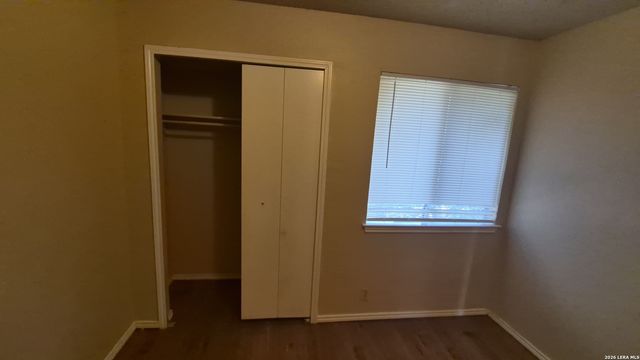 5201 Meadow Fld Apt 4, San Antonio, TX 78250