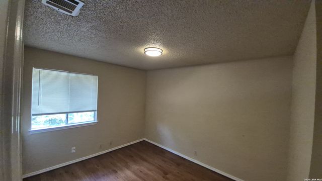 5201 Meadow Fld Apt 4, San Antonio, TX 78250