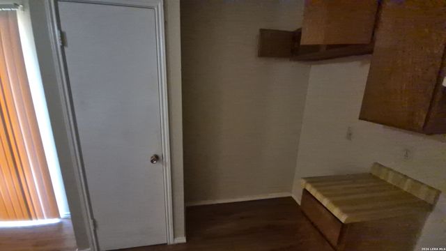 5201 Meadow Fld Apt 4, San Antonio, TX 78250