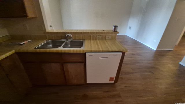 5201 Meadow Fld Apt 4, San Antonio, TX 78250