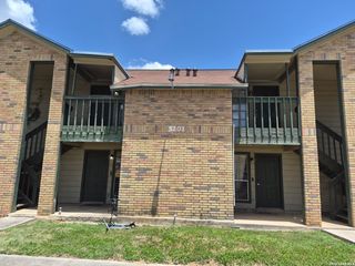 5201 Meadow Fld Apt 4, San Antonio, TX 78250