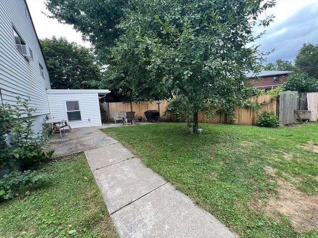 6 Cresthill Rd 6, Boston, MA 02135