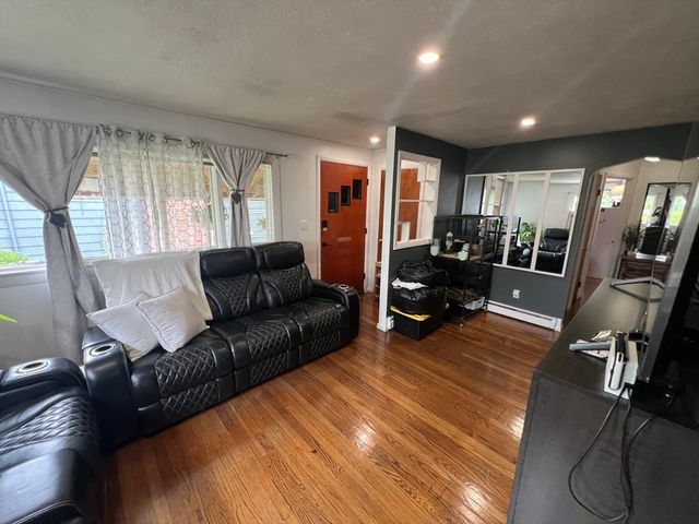 6 Cresthill Rd 6, Boston, MA 02135