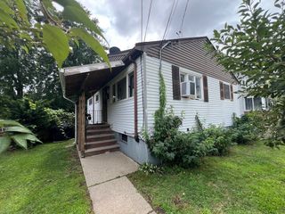 6 Cresthill Rd 6, Boston, MA 02135