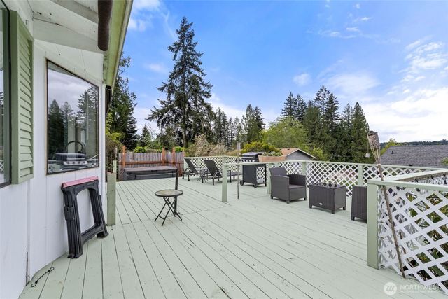10023 Whitecap Drive NW, Olympia, WA 98502