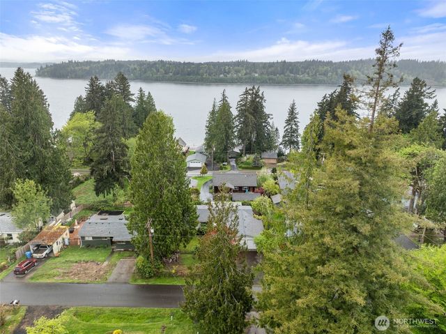 10023 Whitecap Drive NW, Olympia, WA 98502