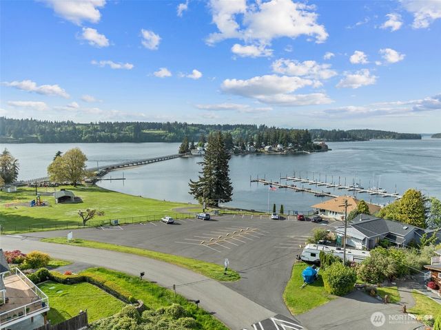 10023 Whitecap Drive NW, Olympia, WA 98502